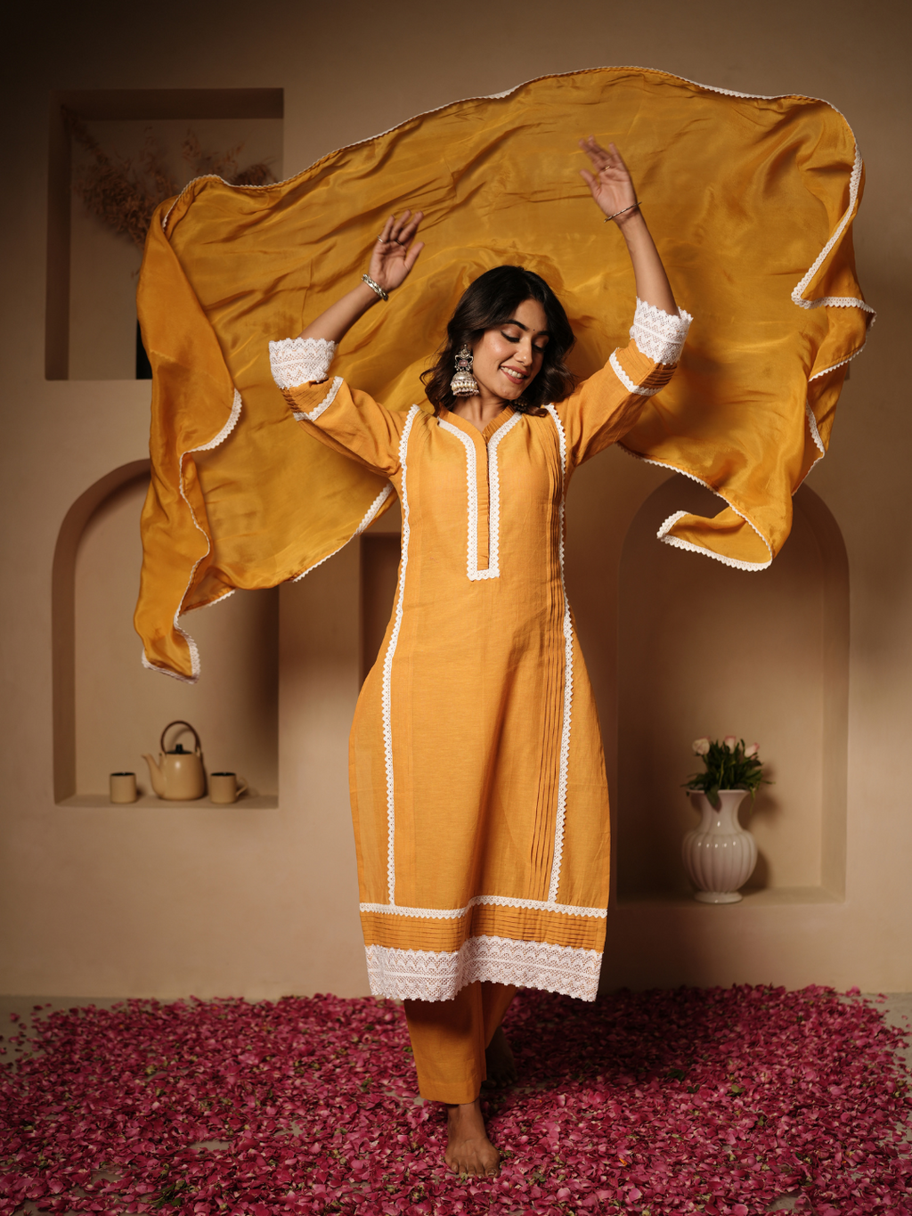 Mangalgiri Yarn Dyed Yellow Cotton Kurta with Dupatta And Pants