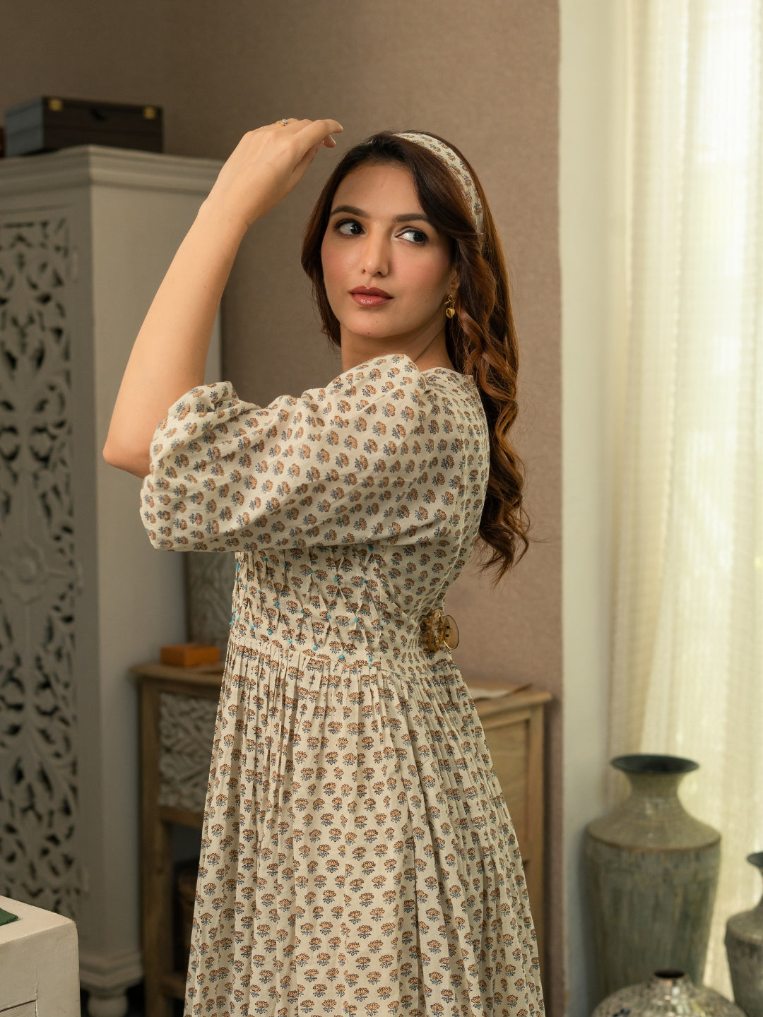 Small Buta Dress With Pintucks