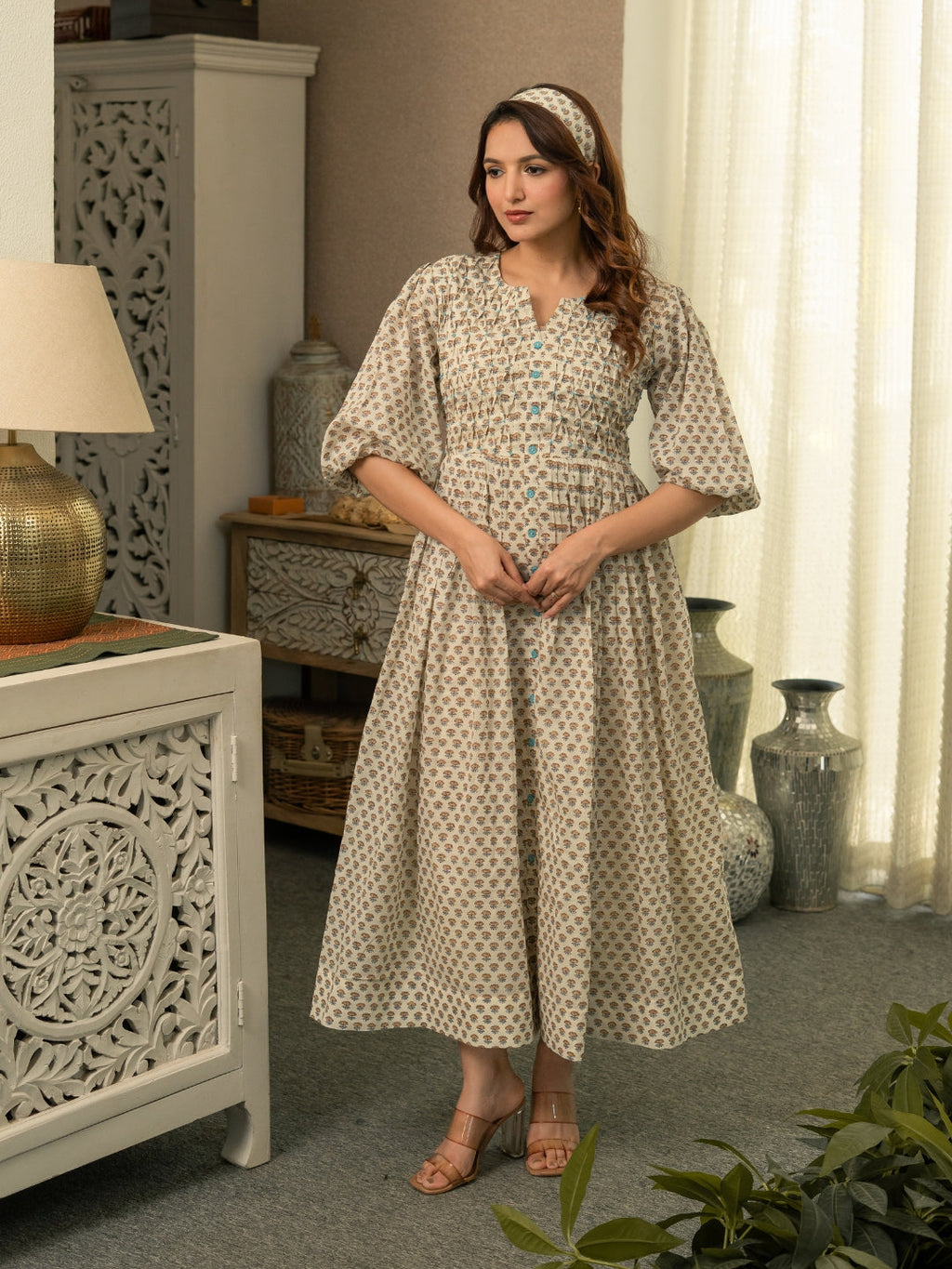 Small Buta Dress With Pintucks