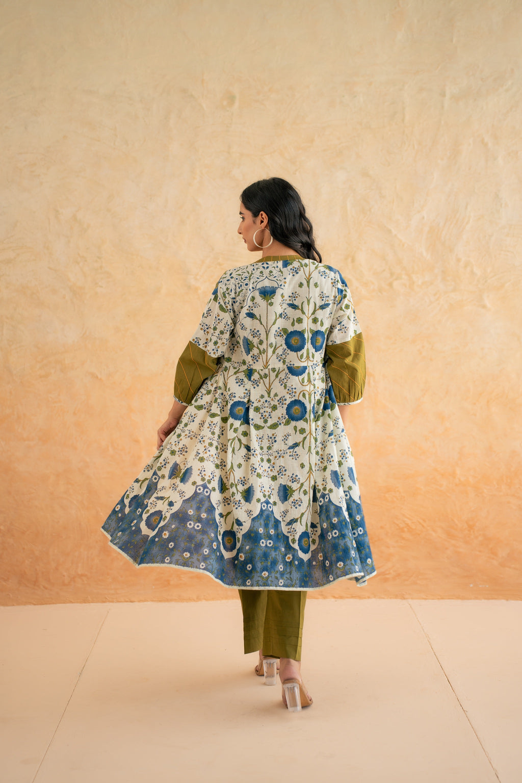 GREEN KURTA SET WITH SHRUG