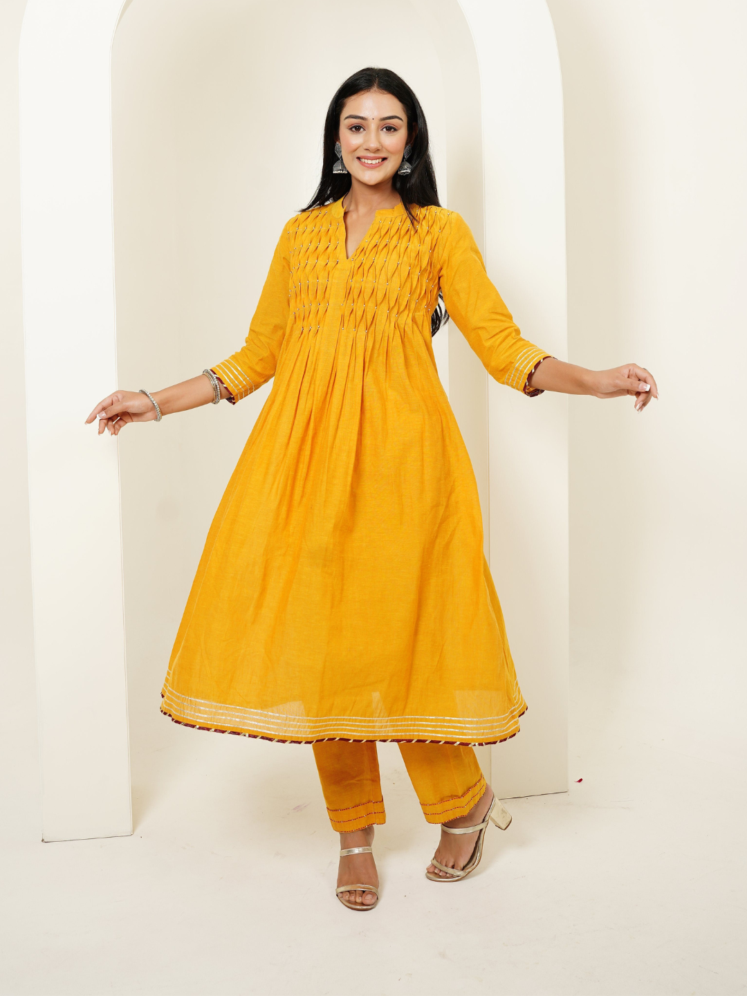 Kurta Set in Mangalgiri Yarn Dyed Cotton Fabric